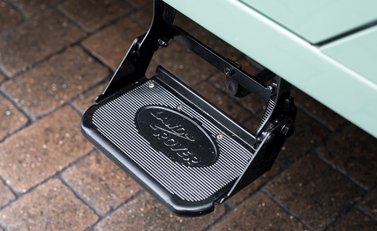 Land Rover Defender 110 Heritage Station Wagon 27