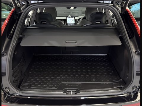Volvo XC60 B5 ULTRA BLACK EDITION AWD 17