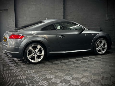 Audi TT 1.8 TT Black Edition TFSI 3dr 28
