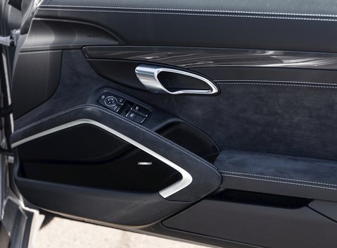 Porsche 911 Carrera GTS (991.2) 21