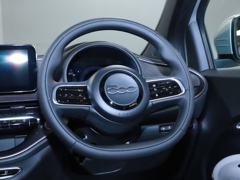 Fiat 500 87kW Giorgio Armani 42kWh 3dr Auto 16