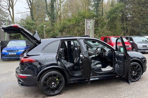 Porsche Cayenne D V6 TIPTRONIC S - REAR ENTERTAINMENT -PDLS -PAN ROOF -CAMERA -£17K EXTRAS 18