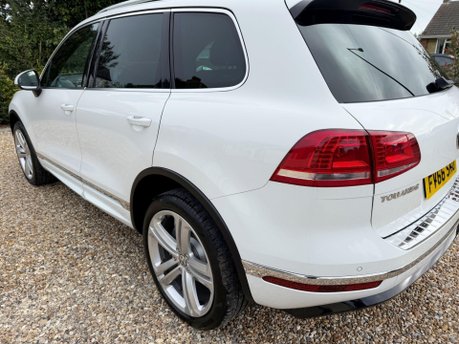 Volkswagen Touareg 3.0 TDI V6 BlueMotion Tech R-Line Tiptronic 4WD Euro 6 (s/s) 5dr 12