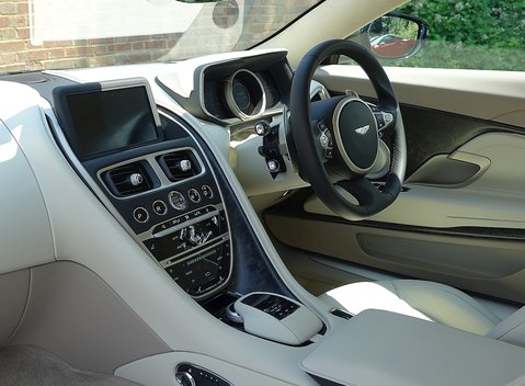 Aston Martin DB11 13