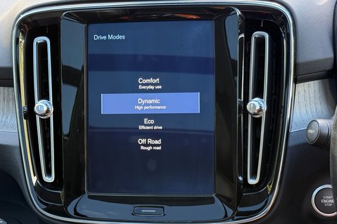 Volvo XC40 B4 INSCRIPTION PRO AWD MHEV - ONE OWNER - PAN ROOF - APPLE CARPLAY  41