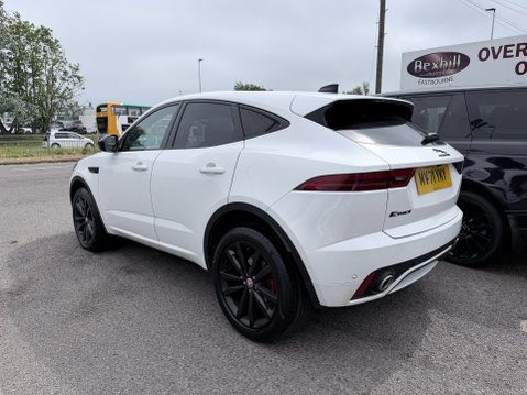 Jaguar E-Pace 2.0 R-DYNAMIC BLACK MHEV 7