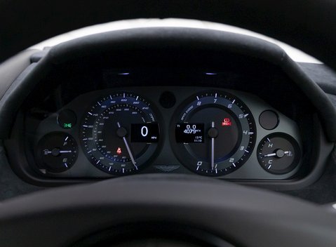 Aston Martin Vantage GT8 12