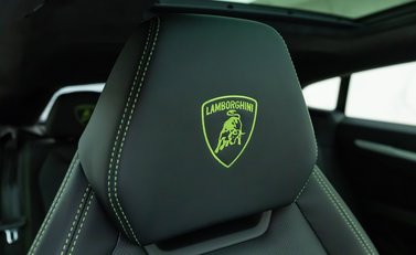 Lamborghini Urus 13