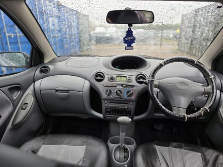 Toyota Yaris 1.3 VVT-i 16v CDX Hatchback 5dr Petrol Automatic (160 g/km, 85 bhp) 9