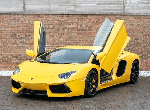 Lamborghini Aventador LP700-4 7