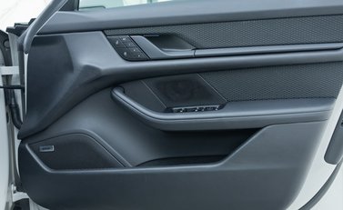 Porsche Taycan 4S Cross Turismo 25