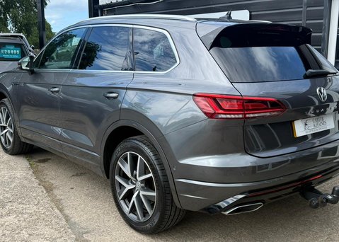 Volkswagen Touareg 3.0 TDI V6 R-Line SUV 5dr Diesel Tiptronic 4Motion Euro 6 (s/s) (286 ps) 8
