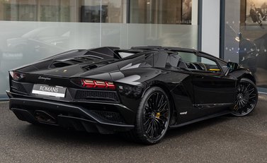 Lamborghini Aventador S LP 740-4 ROADSTER 4