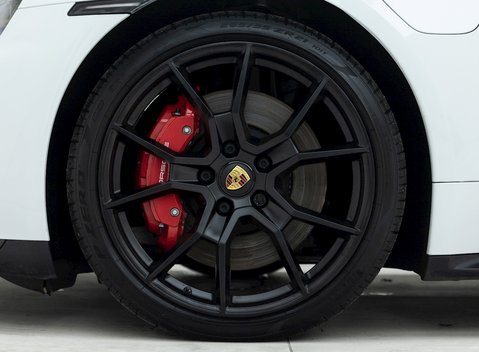 Porsche Taycan GTS Sport Turismo 8