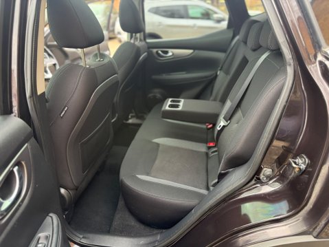 Nissan Qashqai 1.3 DIG-T N-Connecta SUV 5dr Petrol Manual 20