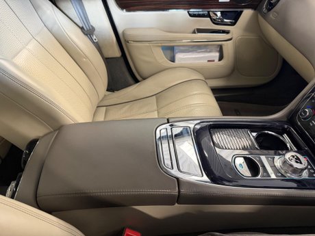 Jaguar XJ 3.0d V6 Portfolio Auto Euro 5 4dr 35