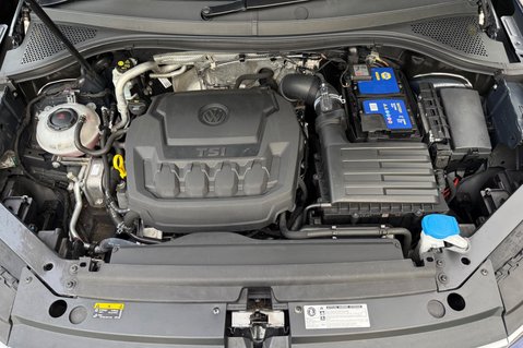 Volkswagen Tiguan R LINE TSI BMT 4MOTION DSG -RARE LEATHER INTERIOR -CAMERA -APPLE CARPLAY  70