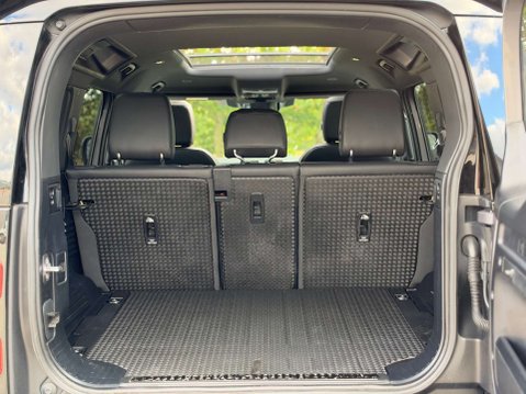 Land Rover Defender 3.0 Defender X-Dynamic SE D MHEV A 4WD 5dr 30