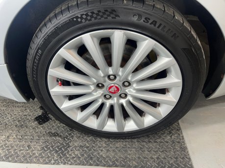 Jaguar XF D LUXURY 11