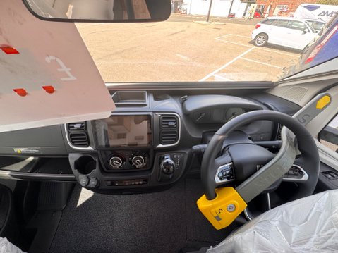 Pilote P740FGJ Evidence 2025 MODEL 48