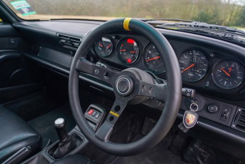 Porsche 911 CARRERA 4 13