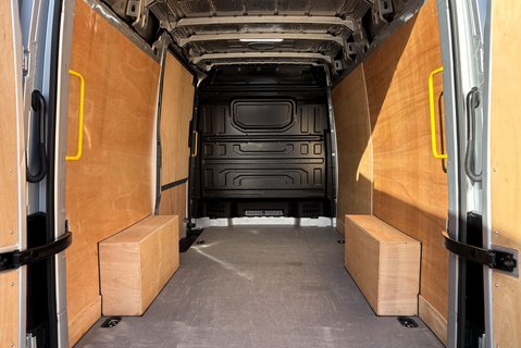 Volkswagen Crafter CR35 177 ps Tdi L2 H2 Trendline DSG Panel Van 13