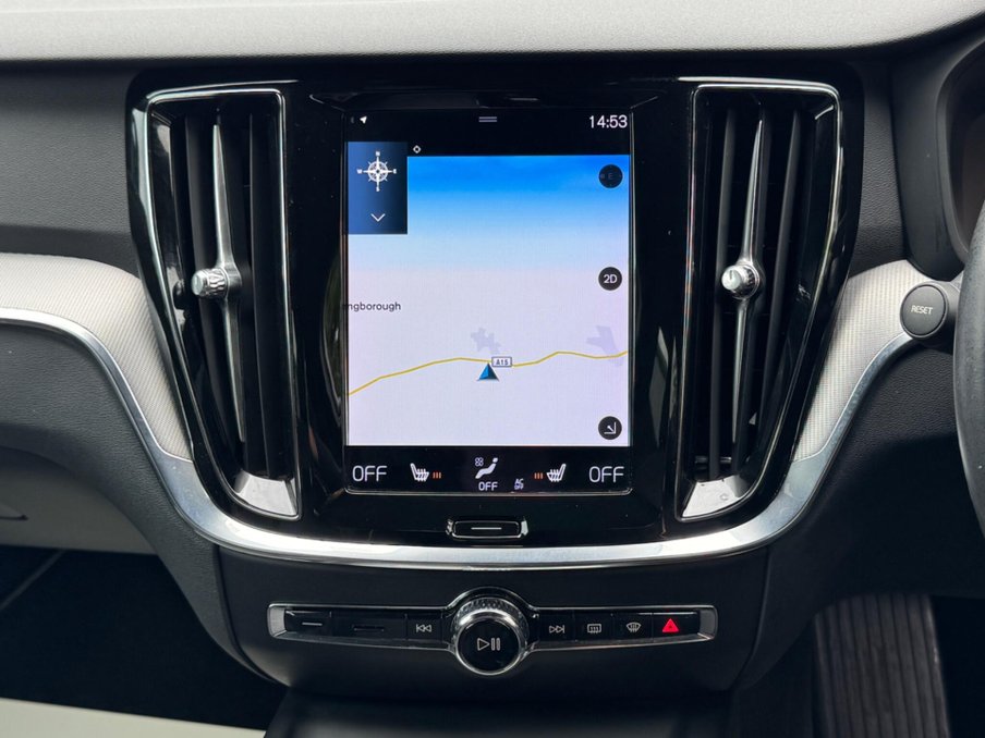 2021 Volvo V60 — image 14