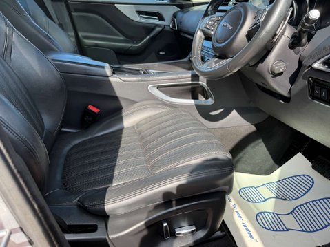 Jaguar F-Pace 2.0 D240 Portfolio SUV 5dr Diesel Auto AWD Euro 6 (s/s) (240 ps) 71