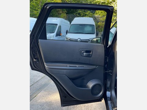 Nissan Qashqai 2.0 dCi Tekna Auto 4WD Euro 5 5dr (AVM) 39