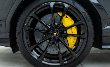 Lamborghini Urus S 26