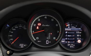 Porsche Macan Turbo 18