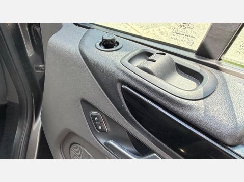 Ford Transit Custom 320 LIMITED DCIV ECOBLUE 24