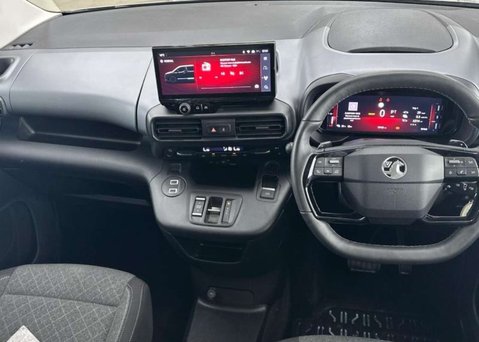 Vauxhall Combo Life 52kWh Ultimate XL MPV 5dr Electric Auto (7.4kW Charger) (136 ps) 9