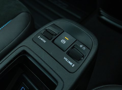 Abarth 500e Scorpionissima 23