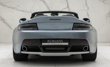 Aston Martin V12 Vantage S ROADSTER 12