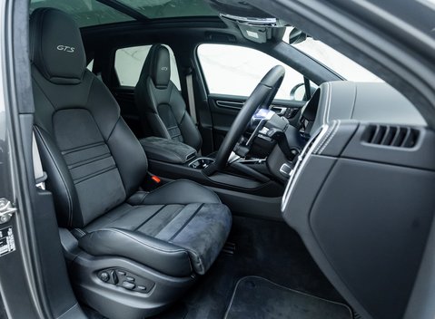 Porsche Cayenne GTS 11