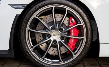 Porsche Cayman GT4 9