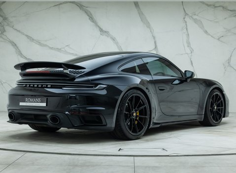 Porsche 911 Turbo S (992) 6