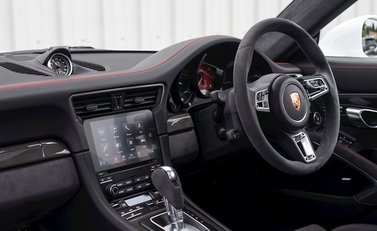 Porsche 911 Carrera 4 GTS (991.2) 16