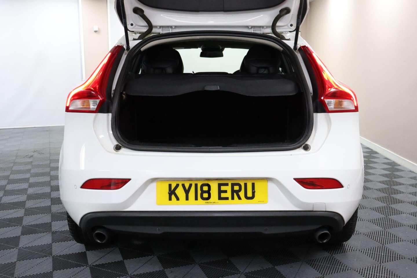 2018 Volvo V40 — image 11