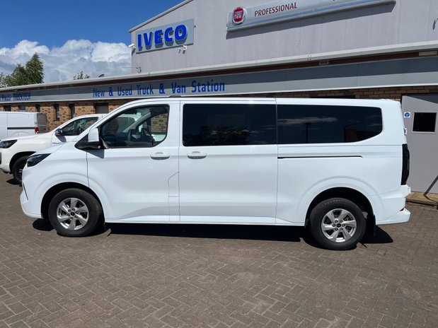 Ford Transit Custom TRANSIT CUSTOM 320 L2 DIESEL FWD 2.0 Eco Blue 136ps H1 Kombi Limited 9-Seat 6