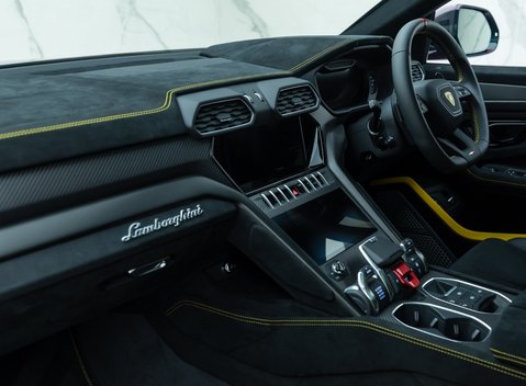 Lamborghini Urus PERFORMANTE 21
