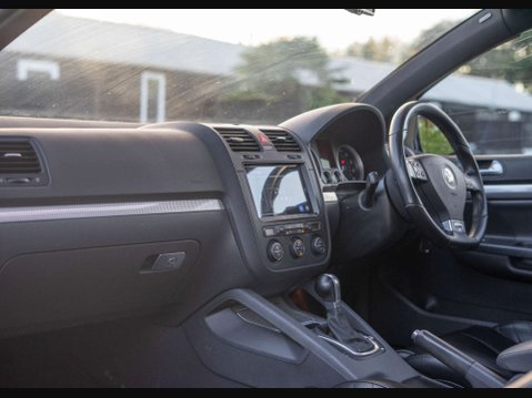 Volkswagen Golf 3.2 Golf R32 Semi-Auto 4WD 3dr 17