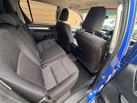Toyota Hilux 2.4 HI-Luxury Icon D-4D 4WD Double Cab Auto 4WD 5dr 25