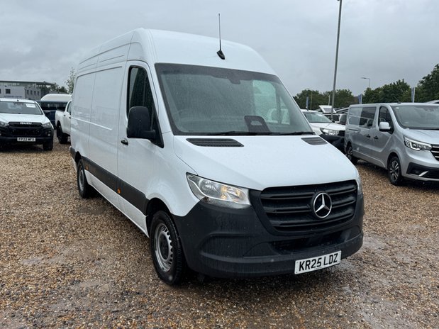 Mercedes-Benz Sprinter AUTO MWB L2H2 High Roof Pro Air Con Camera EURO 6 4