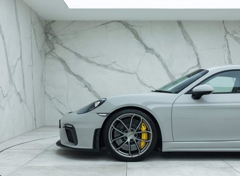 Porsche Cayman GT4 (718) 30