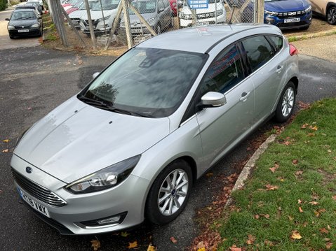 Ford Focus TITANIUM WITH NAV 24