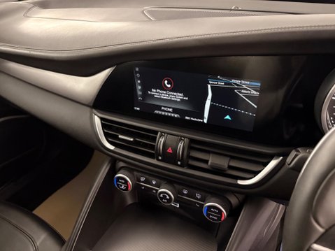 Alfa Romeo Giulia 2.0T Veloce Auto Euro 6 (s/s) 4dr 17