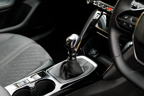 Peugeot 208 PURETECH ALLURE S/S 33