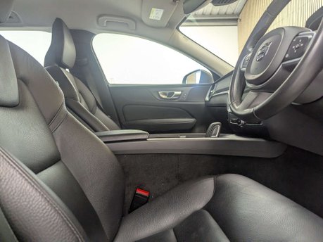 Volvo V60 2.0 V60 Momentum B4 MHEV Auto 5dr 32